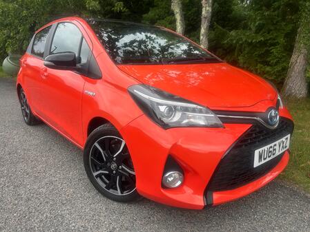 TOYOTA YARIS 1.5 VVT-h Orange Edition
